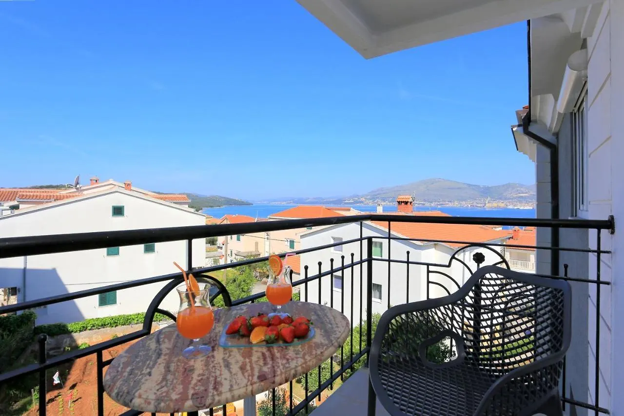 Apartments With A Parking Space Okrug Gornji, Ciovo - 19711 Trogir 0*,
