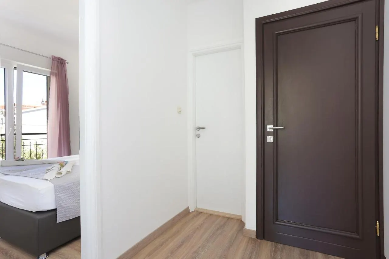 Apartments With A Parking Space Okrug Gornji, Ciovo - 19711 Trogir 0*,  Croatia